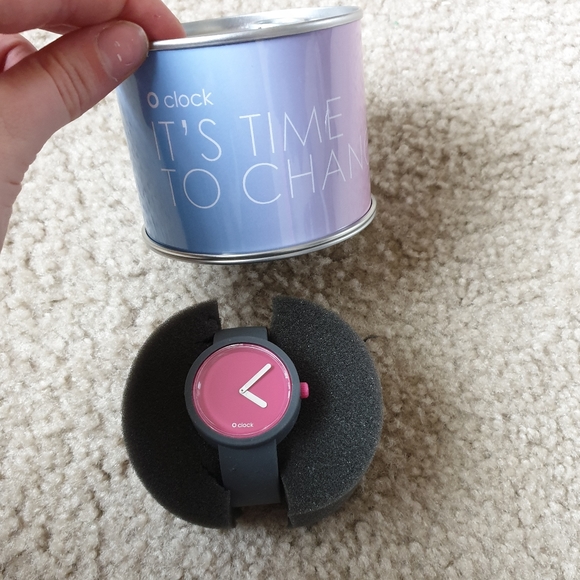 Watch - Picture 2 of 3